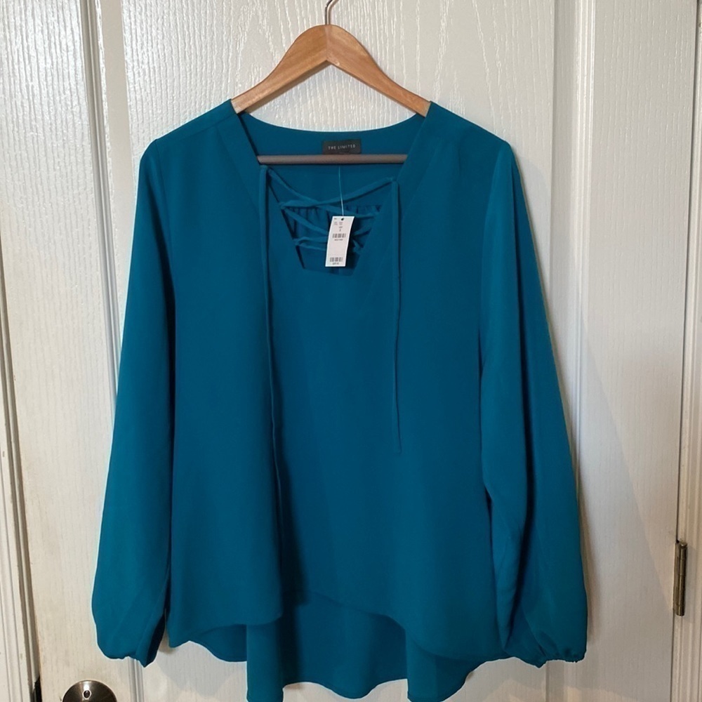 The Limited high low hem long sleeve top NWT